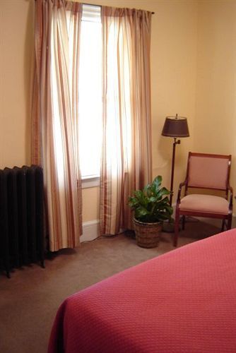 White Horse Inn Питсфилд Экстерьер фото