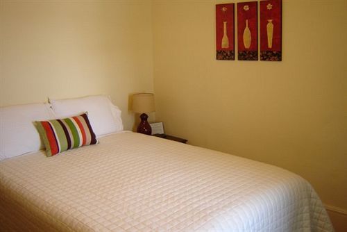 White Horse Inn Питсфилд Экстерьер фото