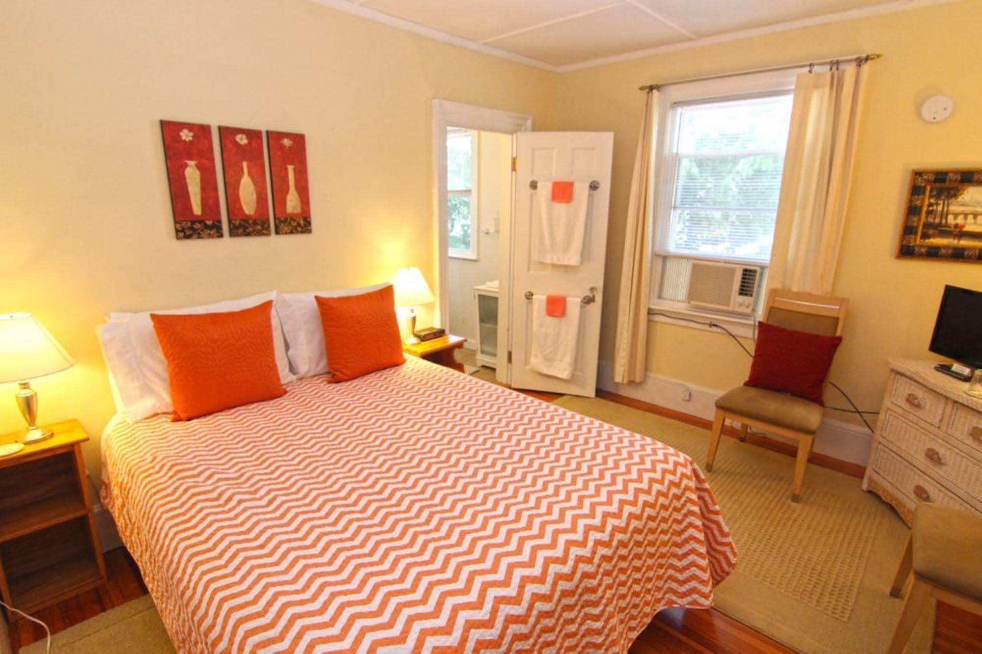 White Horse Inn Питсфилд Экстерьер фото